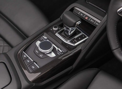 Audi R8 V10 Performance Carbon Black Spyder 12