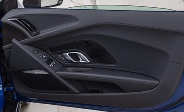 Audi R8 V10 Performance Carbon Black Spyder 16