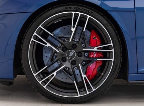 Audi R8 V10 Performance Carbon Black Spyder 17