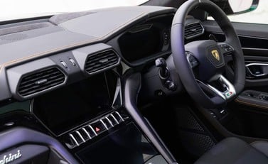 Lamborghini Urus V8 12