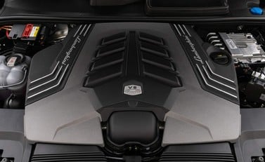 Lamborghini Urus V8 29
