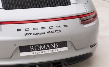 Porsche 911 Targa 4 GTS (991.2) 21
