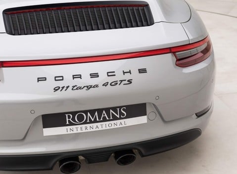 Porsche 911 Targa 4 GTS (991.2) 21