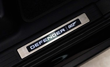 Land Rover Defender V8 19