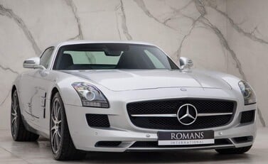 Mercedes-Benz SLS 6.2 63 V8 AMG 2dr 3