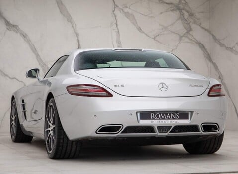 Mercedes-Benz SLS 6.2 63 V8 AMG 2dr 5