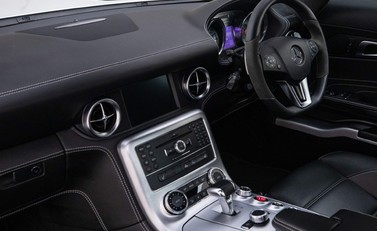 Mercedes-Benz SLS 6.2 63 V8 AMG 2dr 10