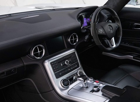 Mercedes-Benz SLS 6.2 63 V8 AMG 2dr 10