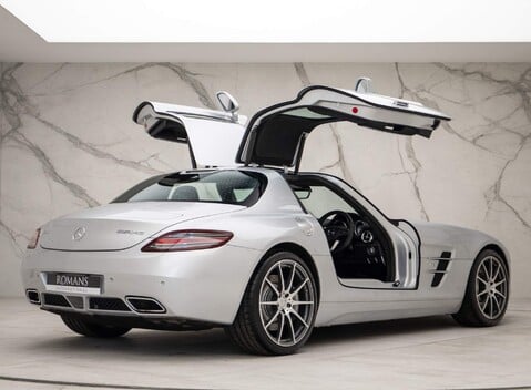 Mercedes-Benz SLS 6.2 63 V8 AMG 2dr 18