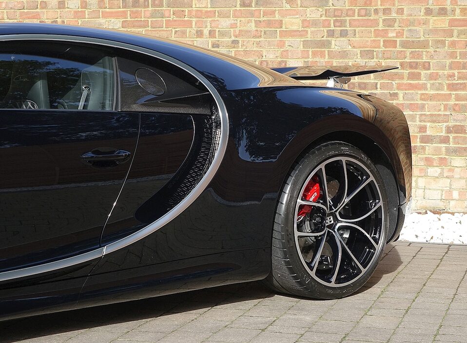 Bugatti Chiron Noire Nocturne MR Model 1/18 - Aileron Arrière Relevé - Édition Limitée