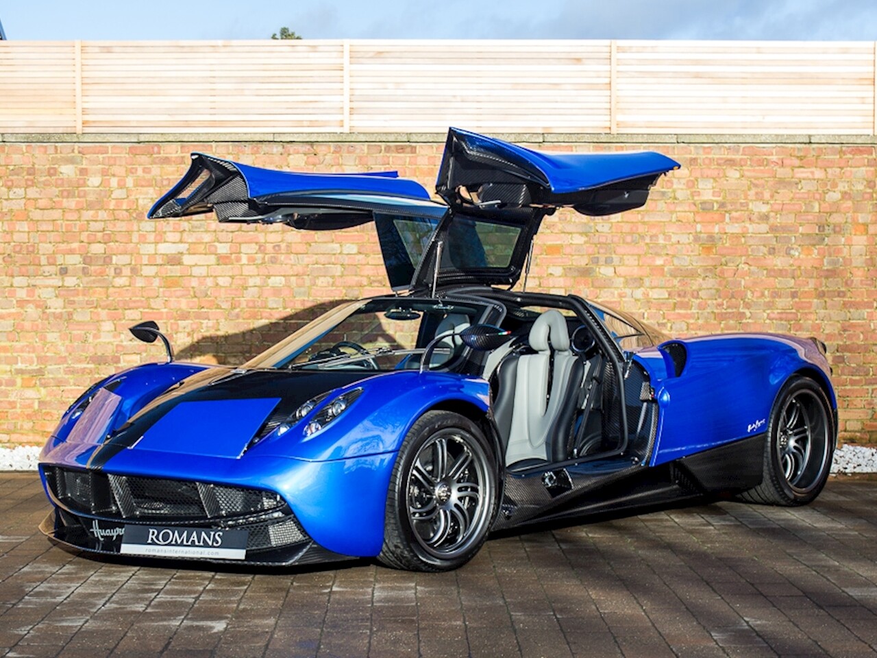 Used Pagani Huayra for sale Blu Francia With Exposed Carbon Fibre