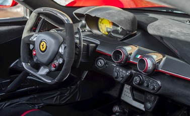Ferrari LaFerrari Aperta 18