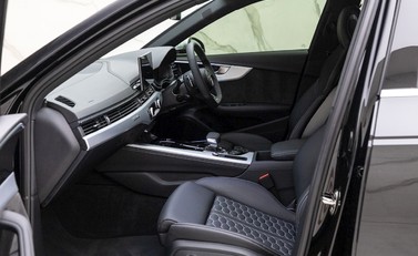 Audi RS4 Avant 14
