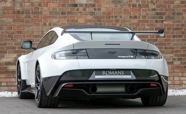 Aston Martin Vantage GT8 3