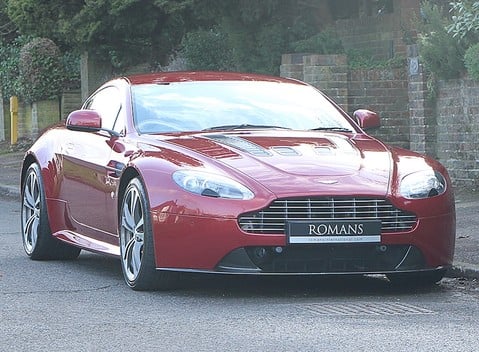 Aston Martin V12 Vantage 1