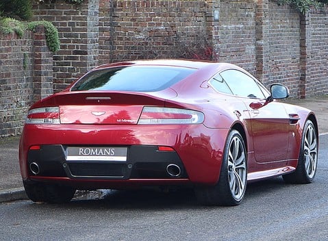 Aston Martin V12 Vantage 4