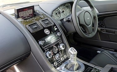Aston Martin V12 Vantage Roadster 6