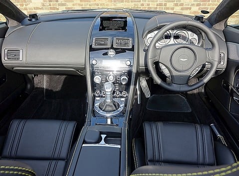 Aston Martin V12 Vantage Roadster 9