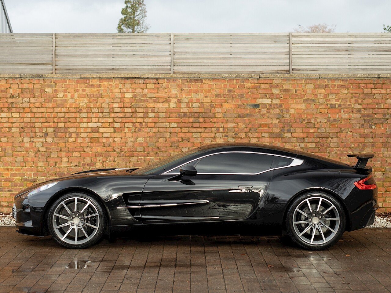 Black aston martin one sale 77