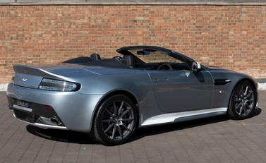 Aston Martin V12 Vantage S Roadster 7