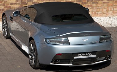 Aston Martin V12 Vantage S Roadster 10