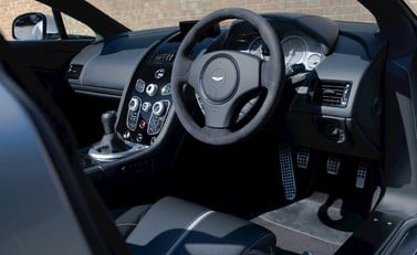 Aston Martin V12 Vantage S Roadster 13