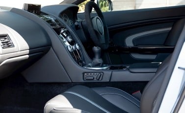 Aston Martin V12 Vantage S Roadster 15