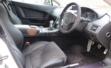 Aston Martin V12 Vantage 9