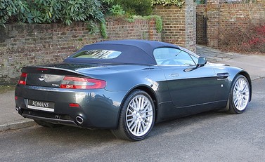 Aston Martin V8 Vantage Roadster 4