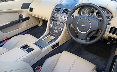 Aston Martin V8 Vantage Roadster 9