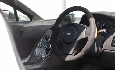 Aston Martin Vantage GT12 11
