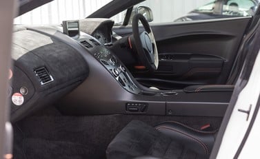 Aston Martin Vantage GT12 14