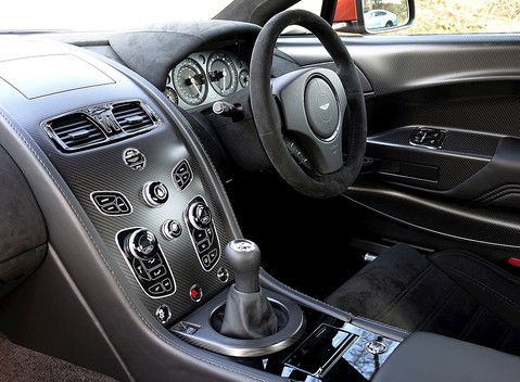 Aston Martin Vantage GT8 13