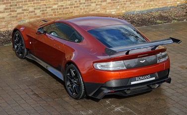 Aston Martin Vantage GT8 5