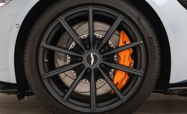 Aston Martin V8 Vantage 8