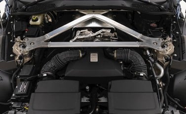 Aston Martin V8 Vantage 24