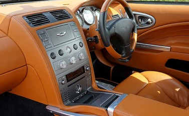 Aston Martin Vanquish S 18