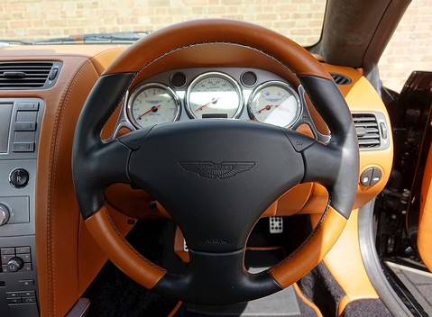 Aston Martin Vanquish S 20