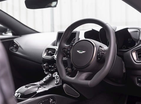 Aston Martin V8 Vantage 11