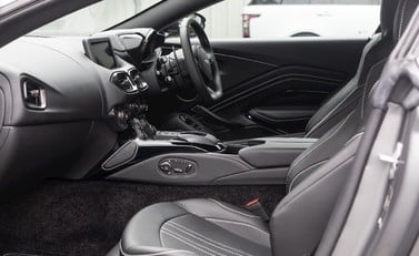 Aston Martin V8 Vantage 15