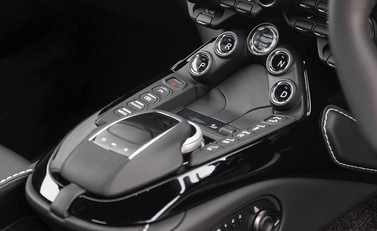 Aston Martin V8 Vantage 18