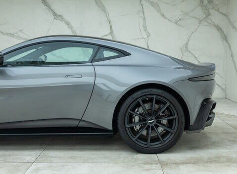 Aston Martin V8 Vantage 24