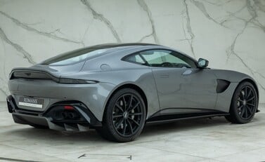 Aston Martin V8 Vantage 7