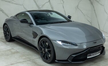 Aston Martin V8 Vantage 5