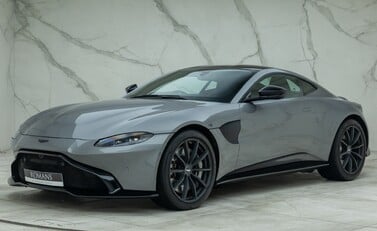 Aston Martin V8 Vantage 1