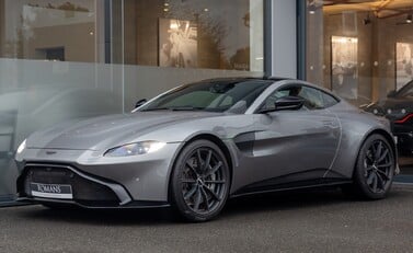 Aston Martin V8 Vantage 2