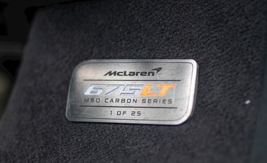 McLaren 675LT Spider MSO Carbon Series 24