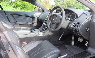 Aston Martin DBS Carbon Edition 5