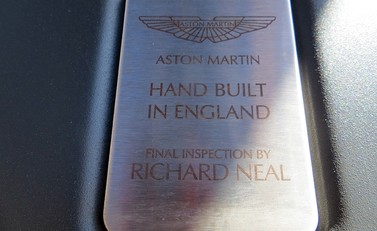 Aston Martin V12 Vantage Carbon Black Edition 3