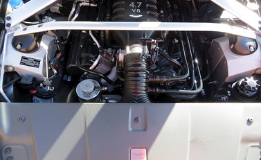 Aston Martin V12 Vantage Carbon Black Edition 4